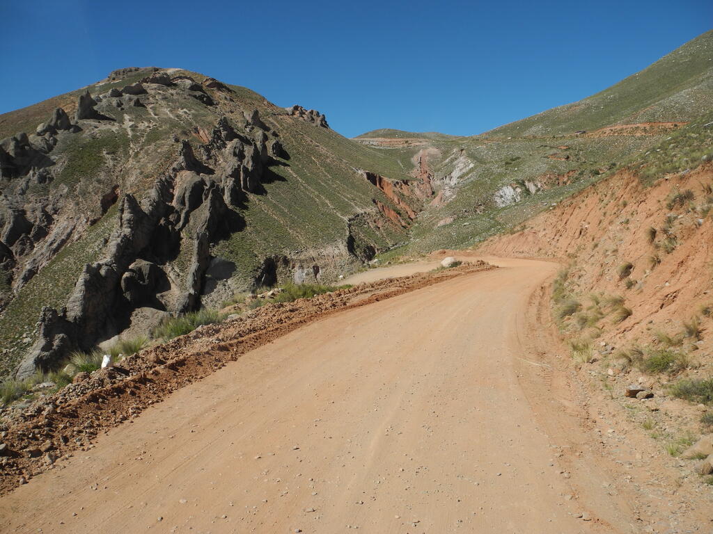 Interessante Felsformationen an der Stra&szlig;e