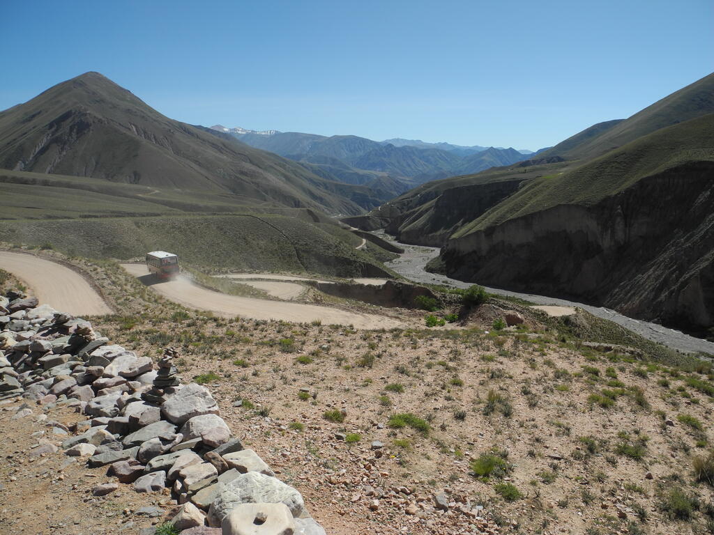 Die Stra&szlig;e talabw&auml;rts nach Iruya