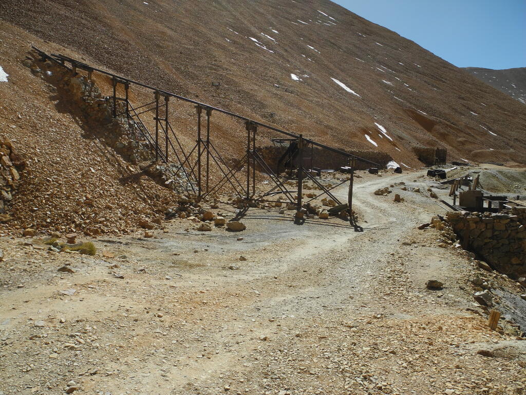 Reste eines alten Schr&auml;gaufzugs zum Erztransport aus den oberen Stollen