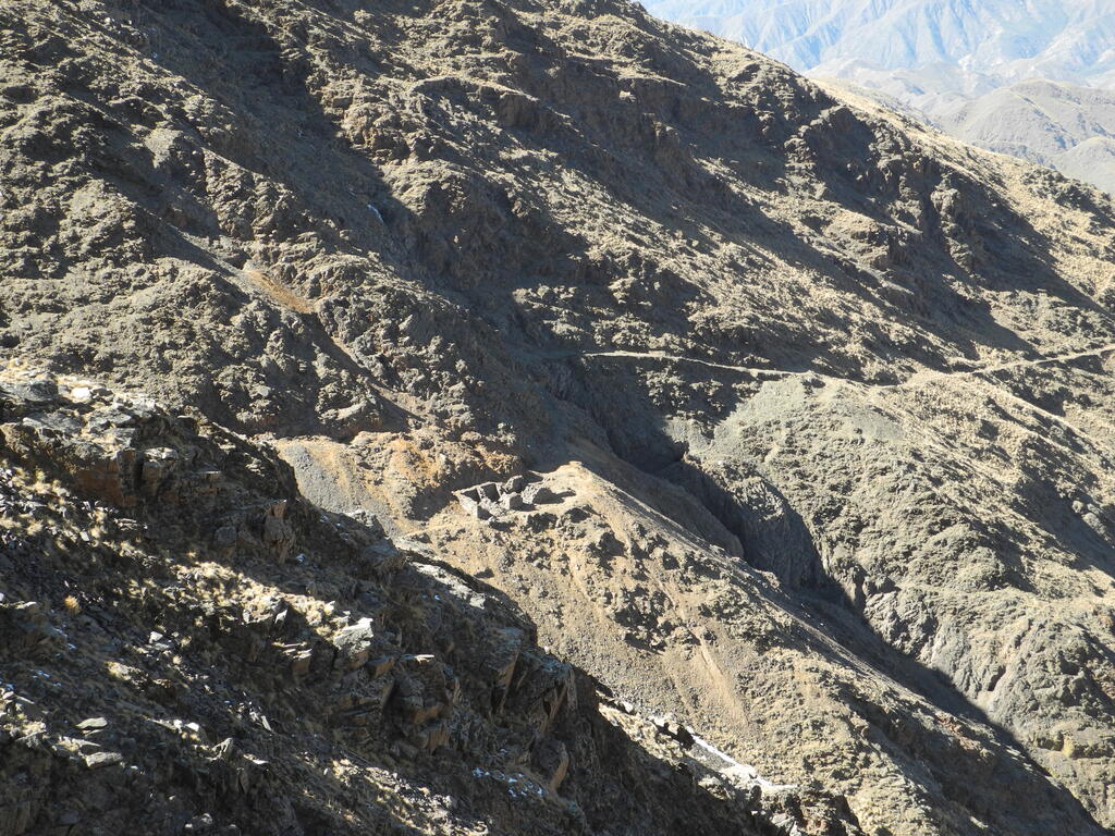 Blick zur Mina Rosario arriba und Teilen des Fu&szlig;wegs