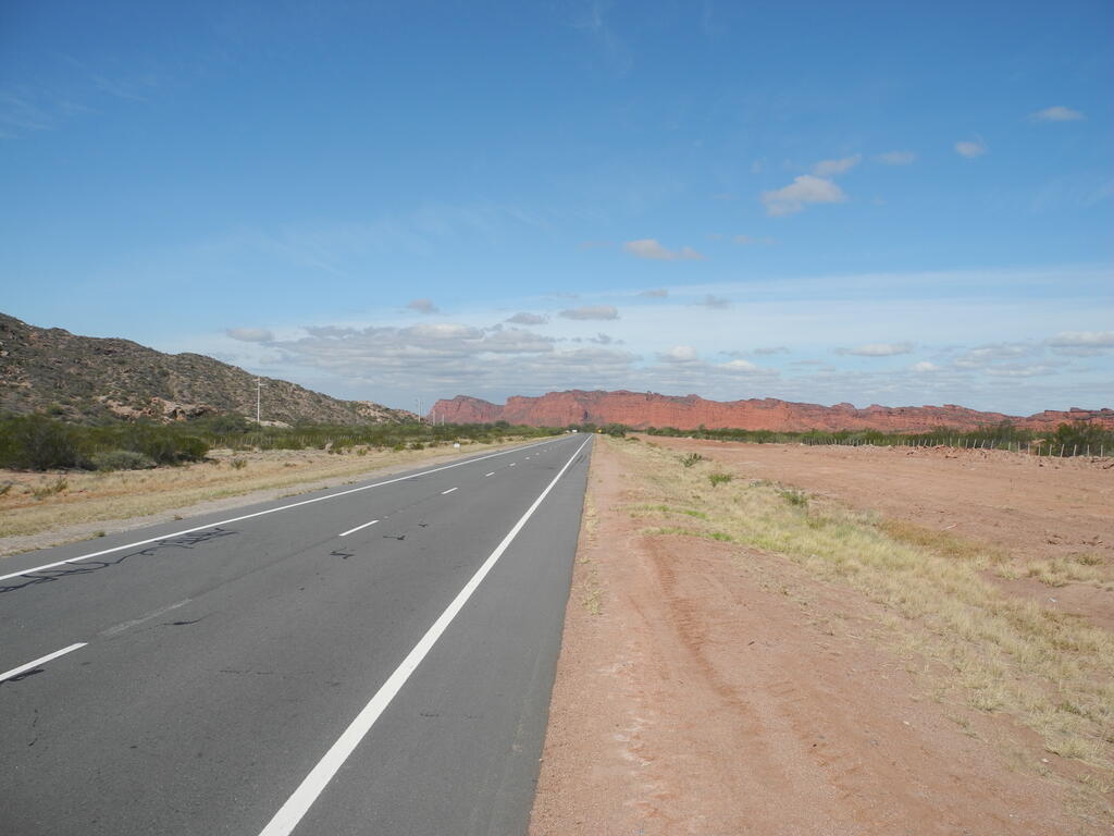 Landschaft an der RN74 zwischen Chilecito und Patqu&iacute;a