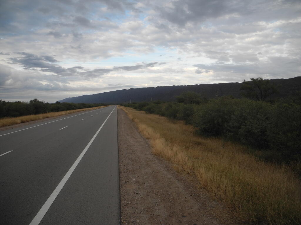 Landschaft an der RN79 zwischen Desiderio Tello und Quines