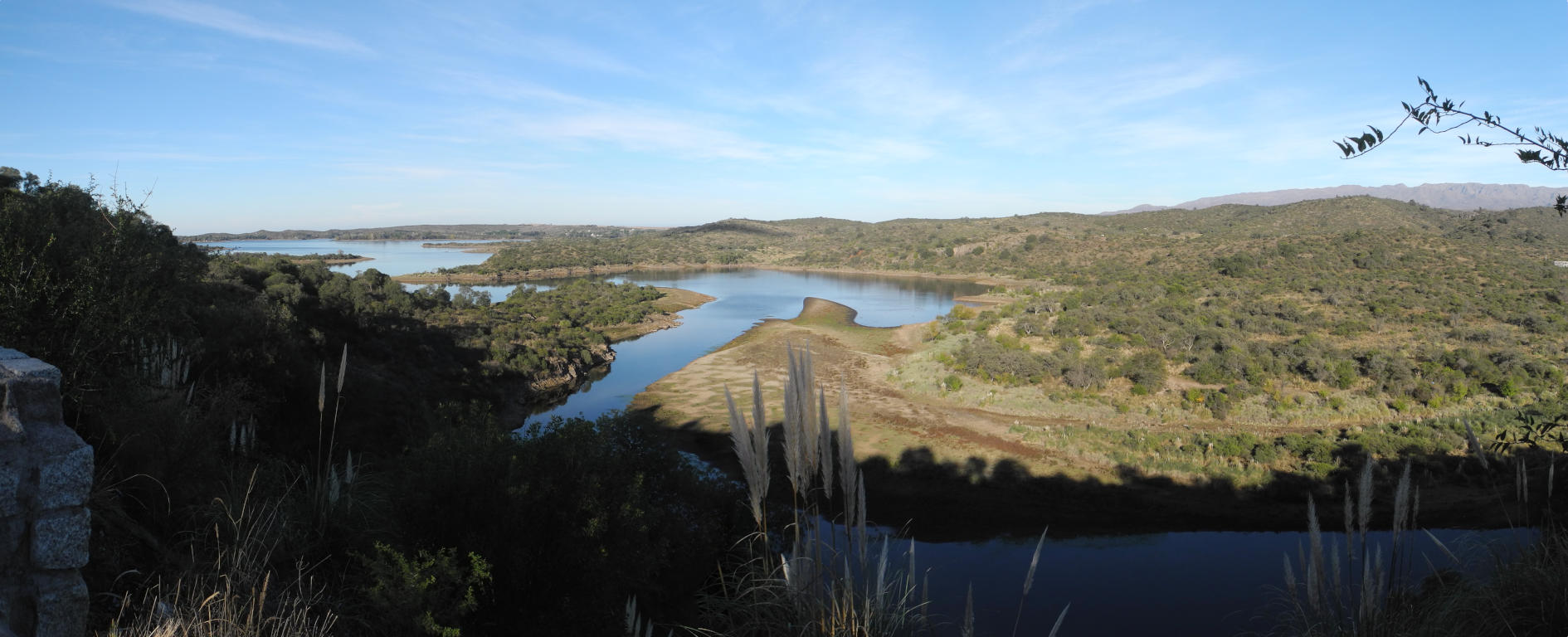 Panorama des Stausees bei La Florida